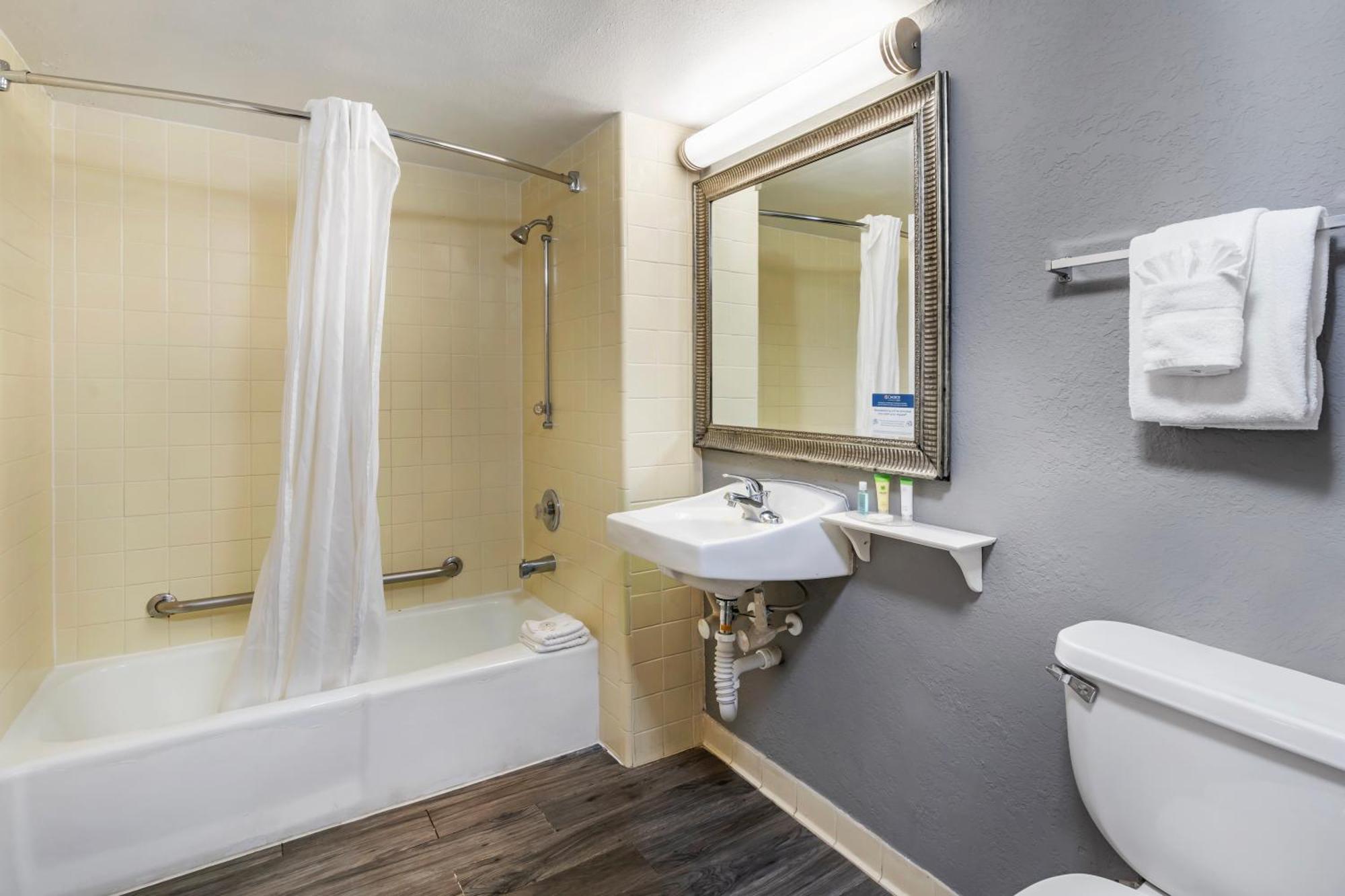 King Room - Disability Access,1499733952:JPEG