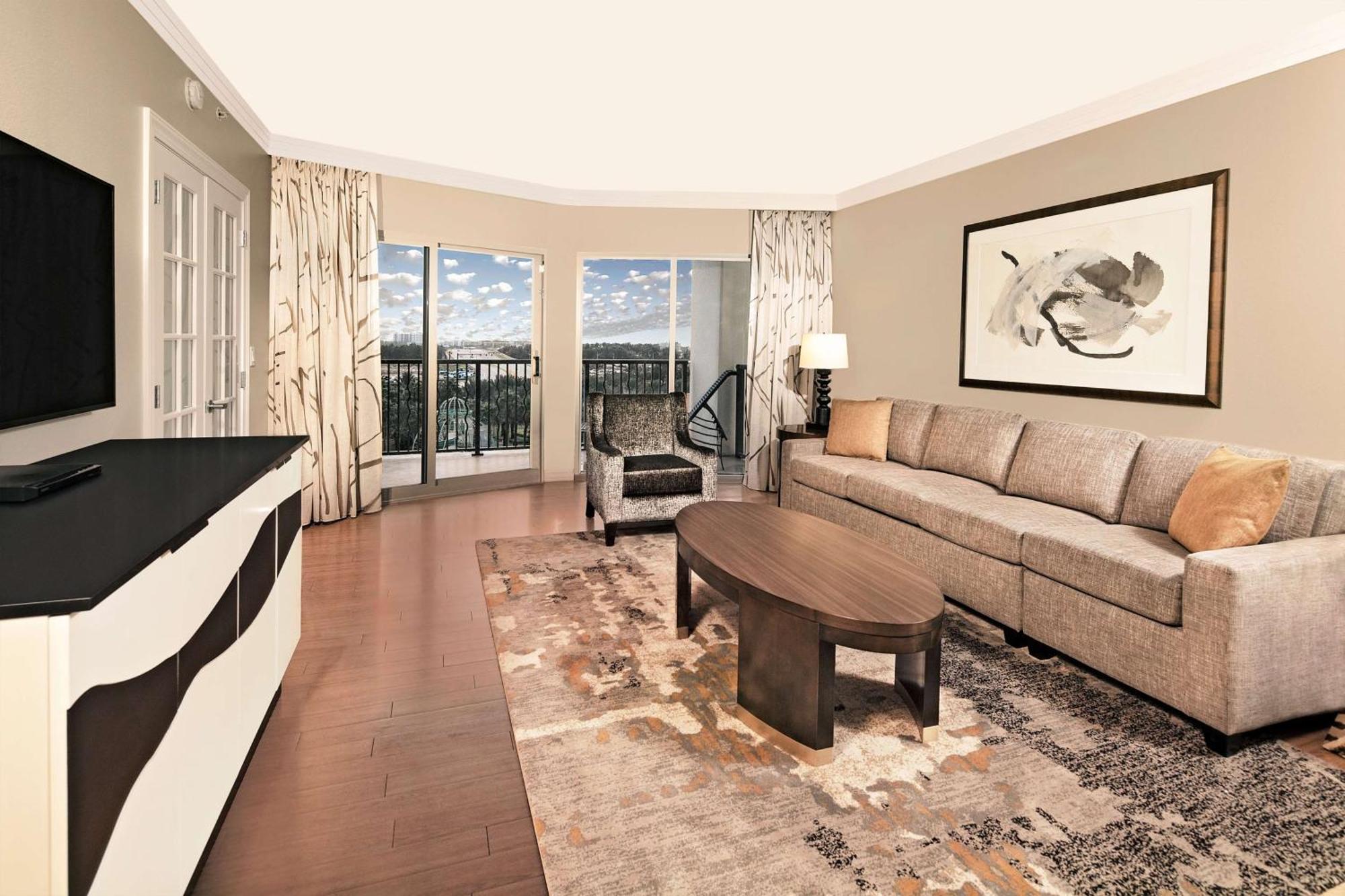 One-Bedroom King Suite Sofa Bed,1551624295:JPEG