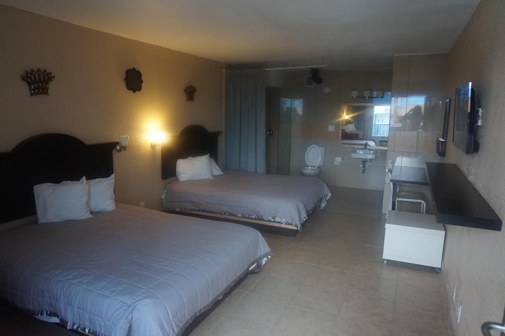 Quarto Queen Deluxe com 2 Camas Queen-size à Beira da Piscina - Não fumantes