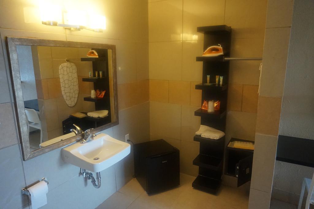 Quarto Deluxe com Cama King-size à Beira da Piscina - Não Fumantes